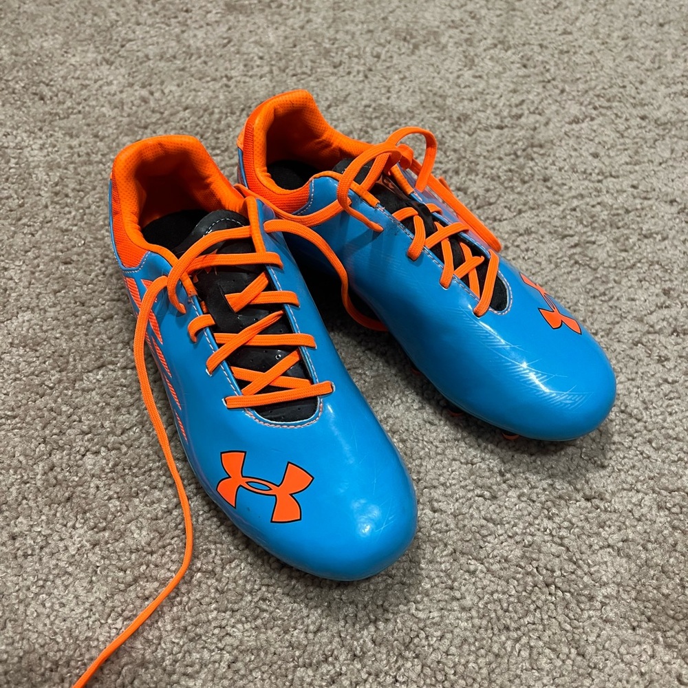 Under Armor Cleats - blue & orange - size 7 women